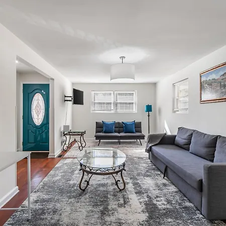 Cozy 3Br Retreat With Parking And Private Yard Apartamento